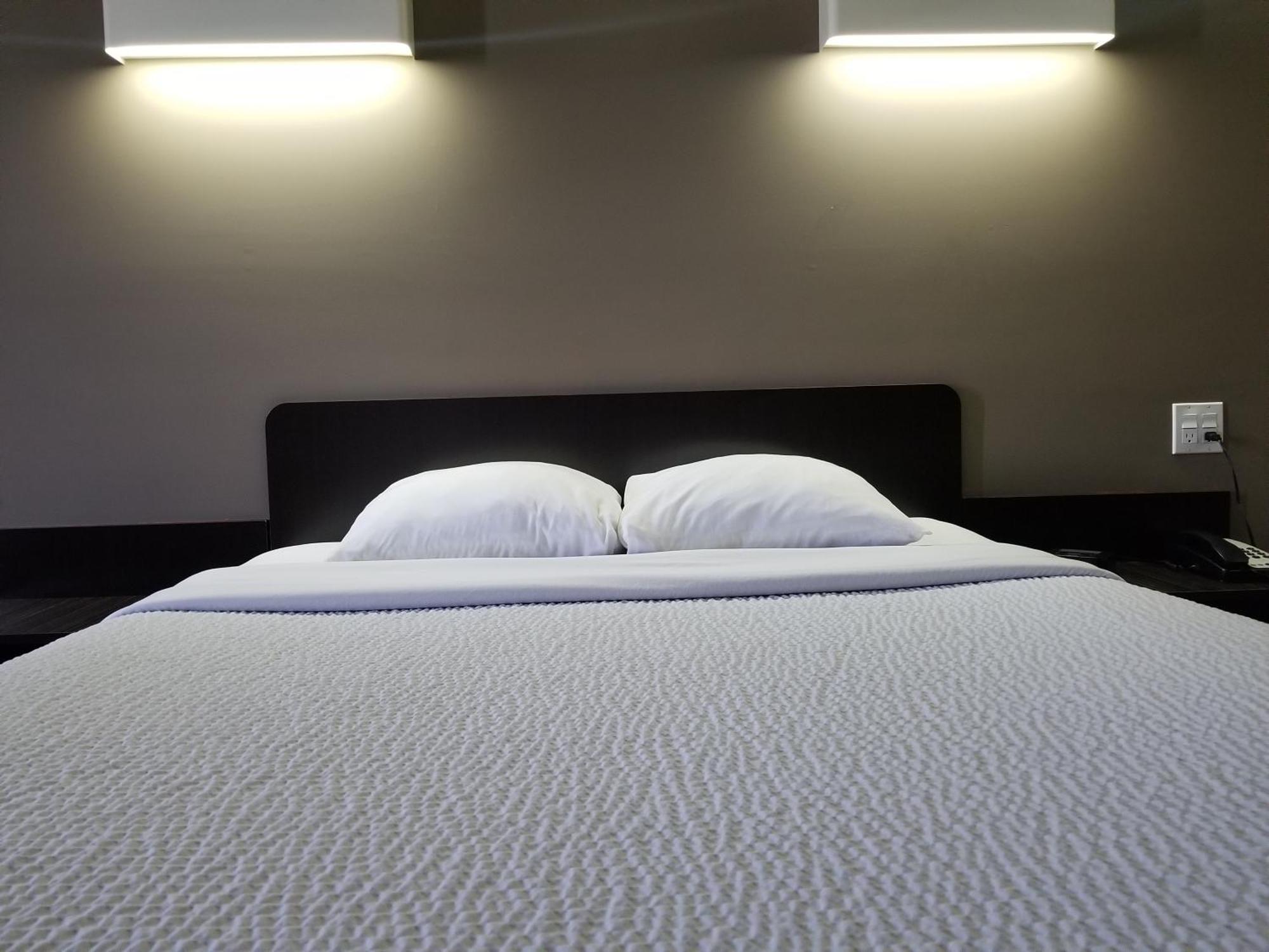 Joys Inn Innisfail, Ab מראה חיצוני תמונה