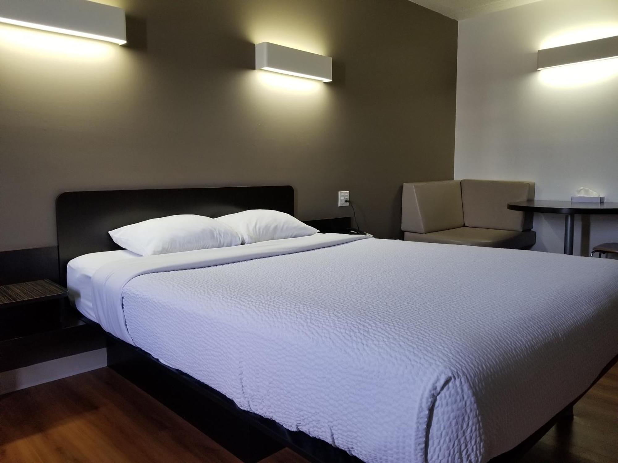 Joys Inn Innisfail, Ab מראה חיצוני תמונה