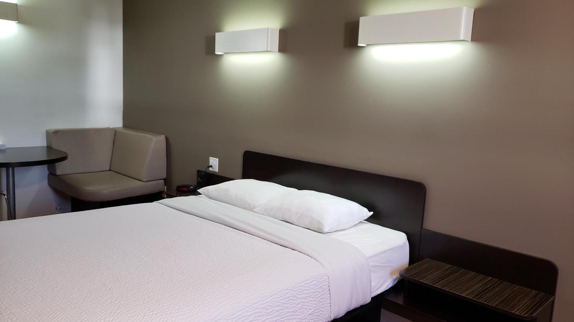 Joys Inn Innisfail, Ab מראה חיצוני תמונה